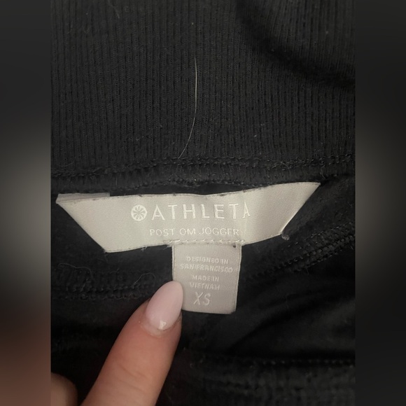 Athleta black lightweight stretchy high waisted post om jogger - Picture 2 of 5